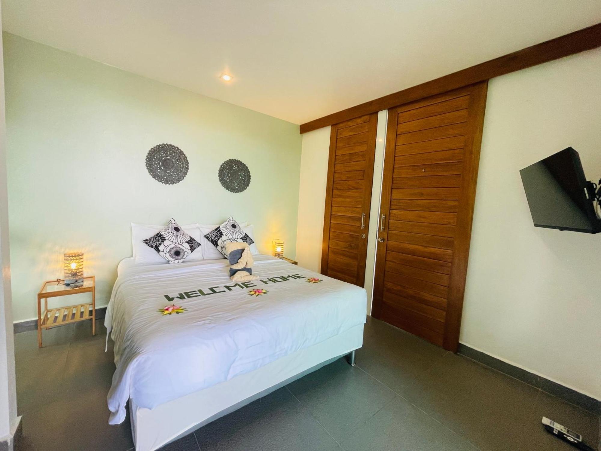 Baan Saint-Tropez Seaview Villas Kata Beach Praia de Kata Exterior foto