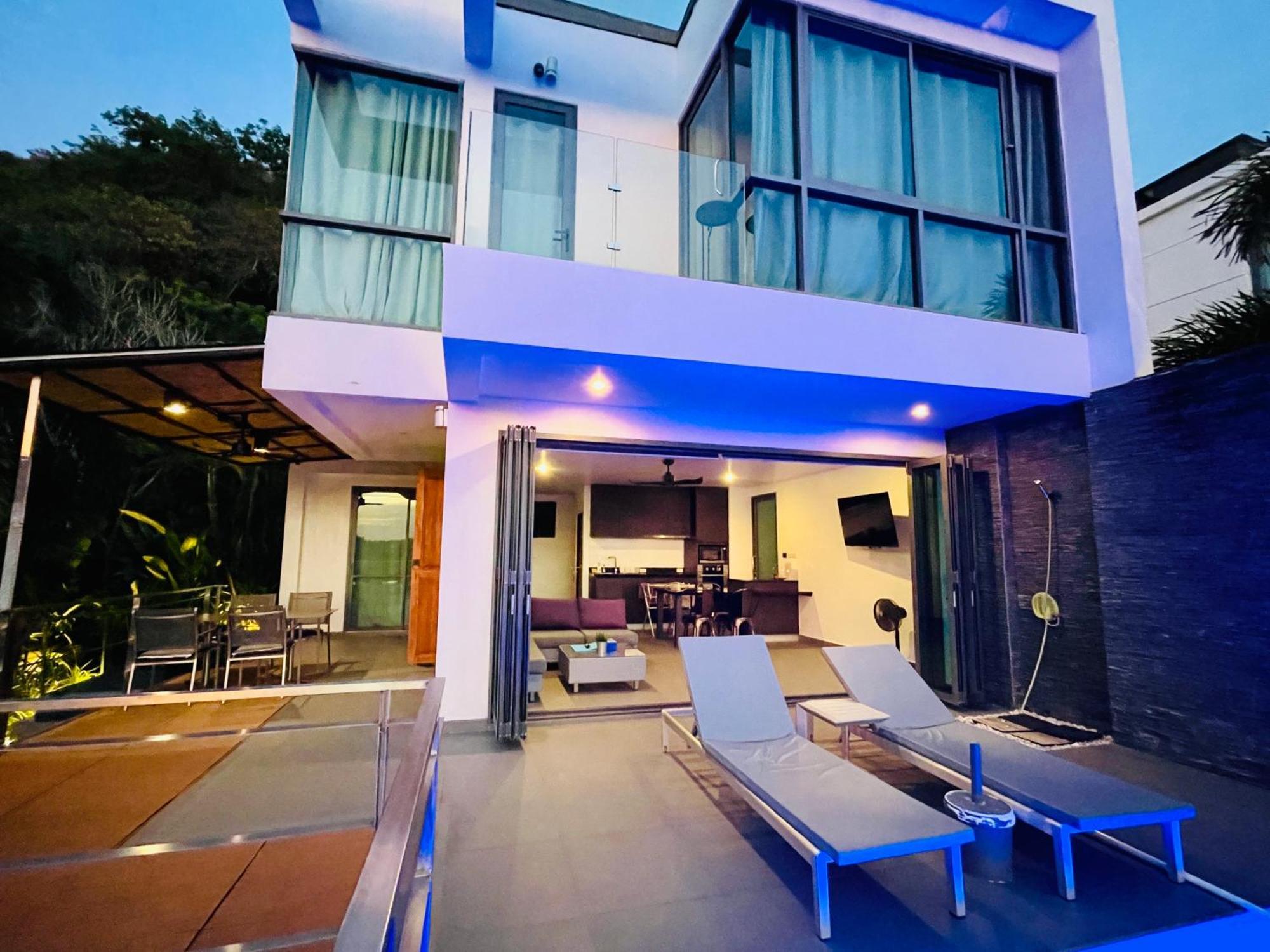 Baan Saint-Tropez Seaview Villas Kata Beach Praia de Kata Exterior foto