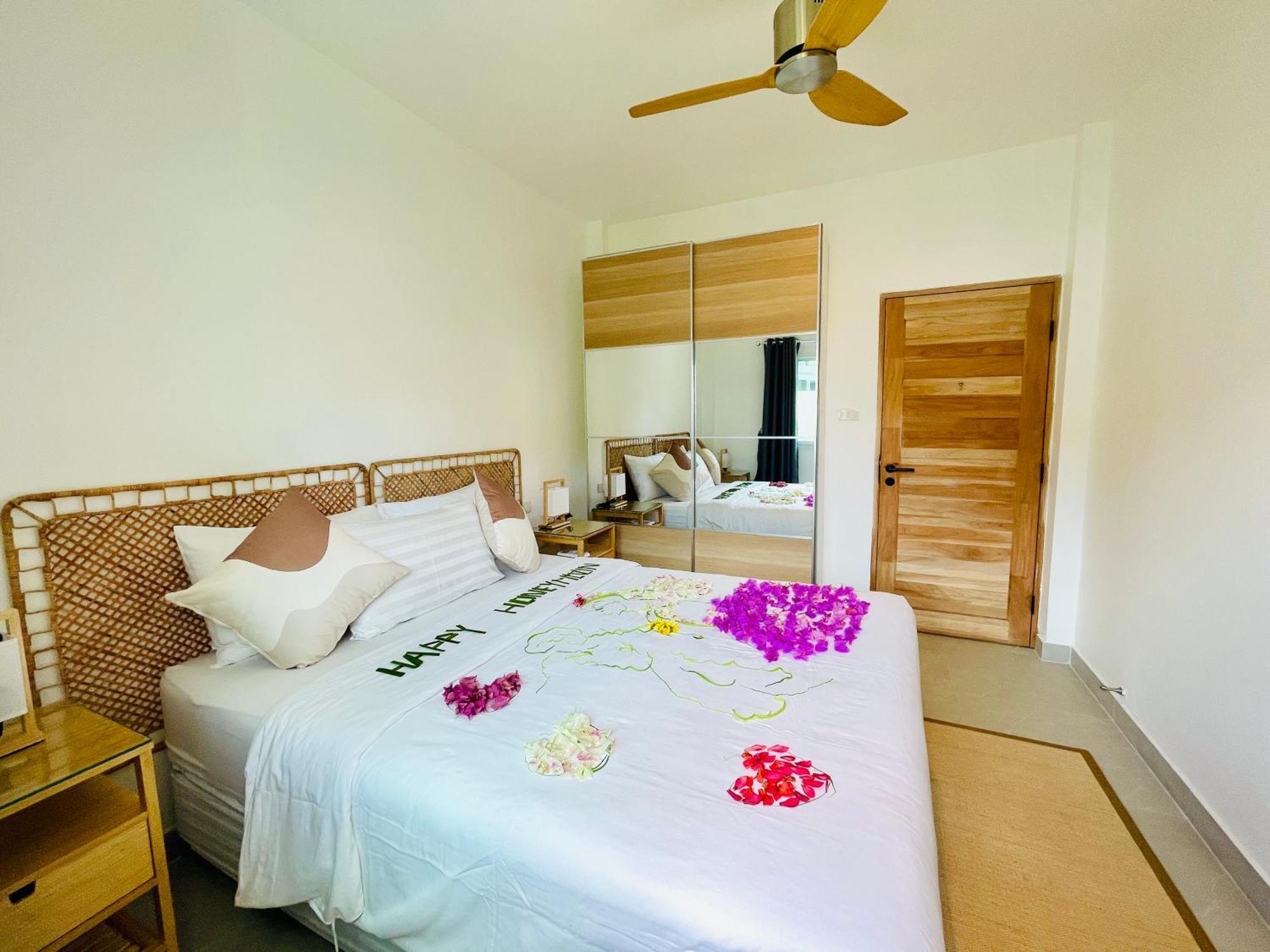 Baan Saint-Tropez Seaview Villas Kata Beach Praia de Kata Exterior foto